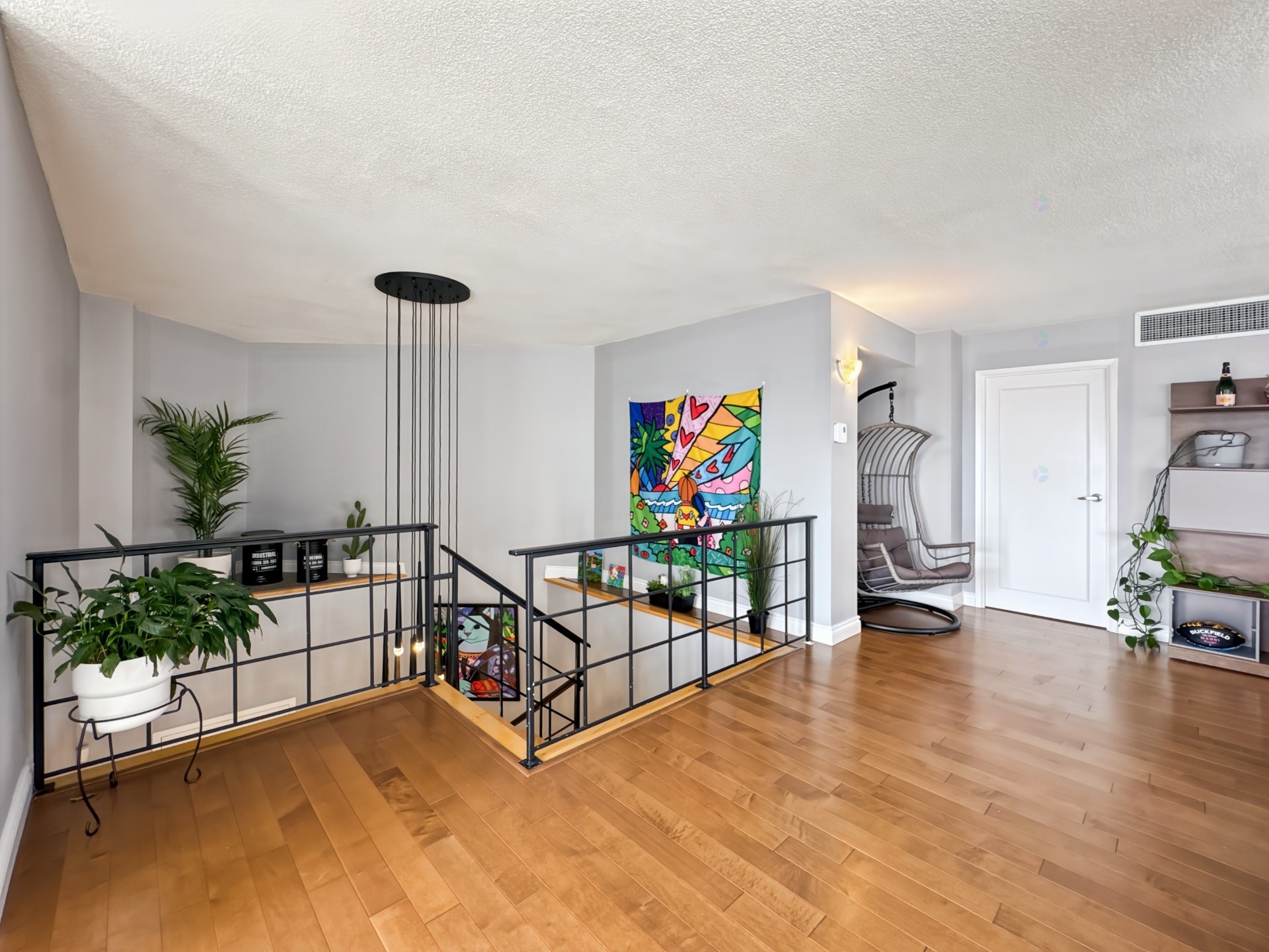 









8145


Boul. St-Laurent

, 705,
Brossard,




QC
J4X2A3

