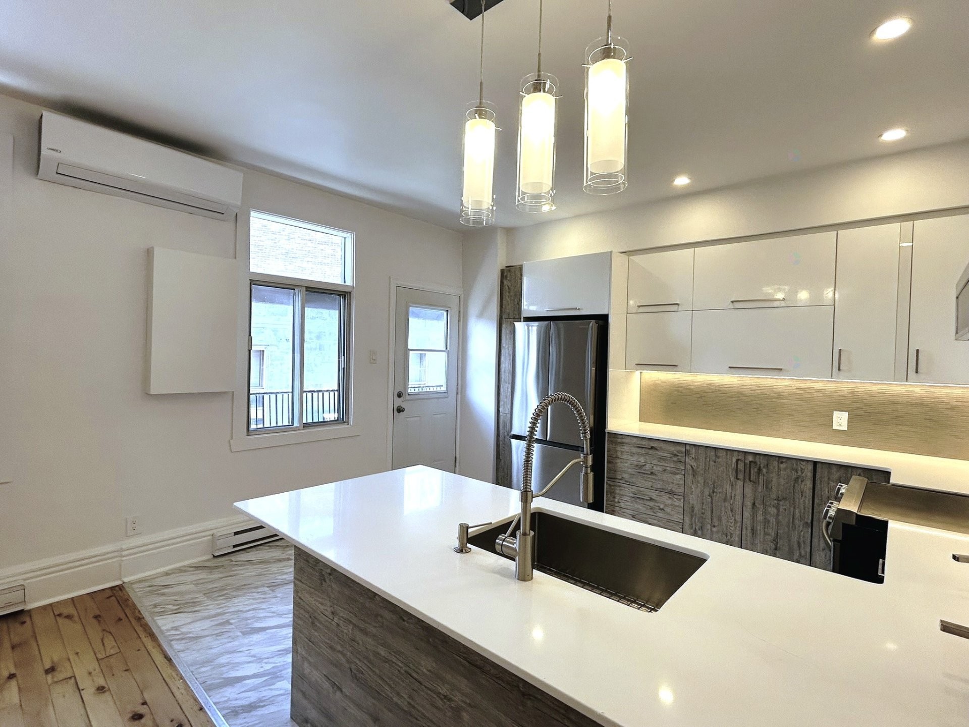 









4087


Boul. LaSalle

,
Montréal (Verdun/Île-des-Soeurs),




QC
H4G2L8

