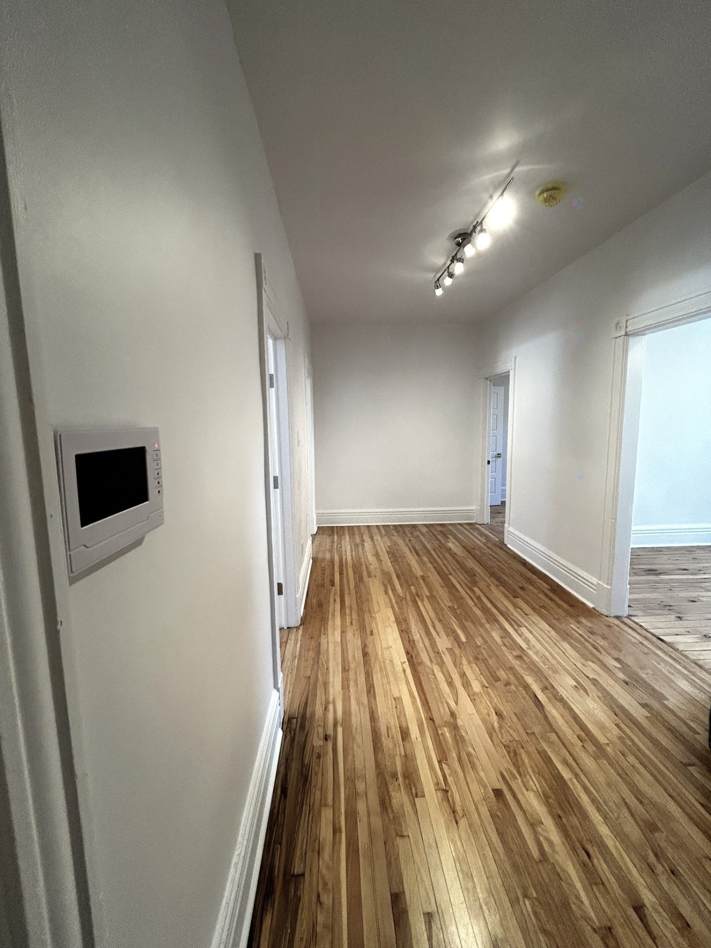 









4087


Boul. LaSalle

,
Montréal (Verdun/Île-des-Soeurs),




QC
H4G2L8

