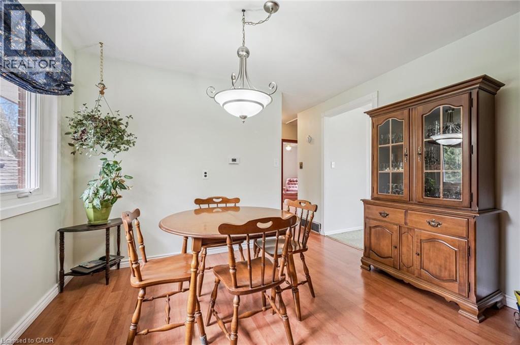 












106 RUSKVIEW Road

,
Kitchener,




Ontario
N2M4S3

