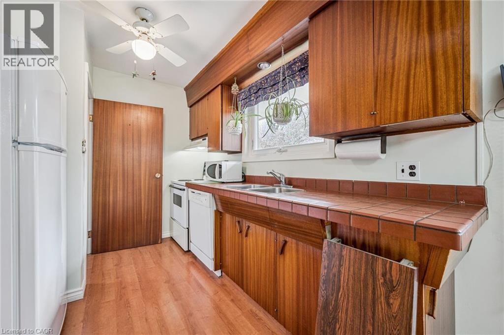 












106 RUSKVIEW Road

,
Kitchener,




Ontario
N2M4S3

