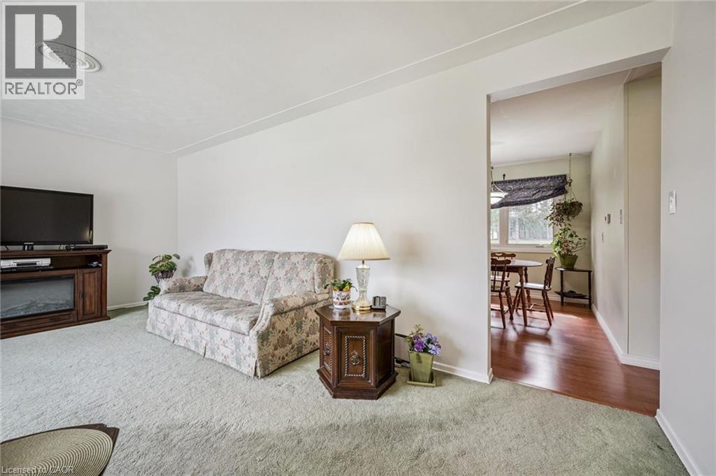 












106 RUSKVIEW Road

,
Kitchener,




Ontario
N2M4S3


