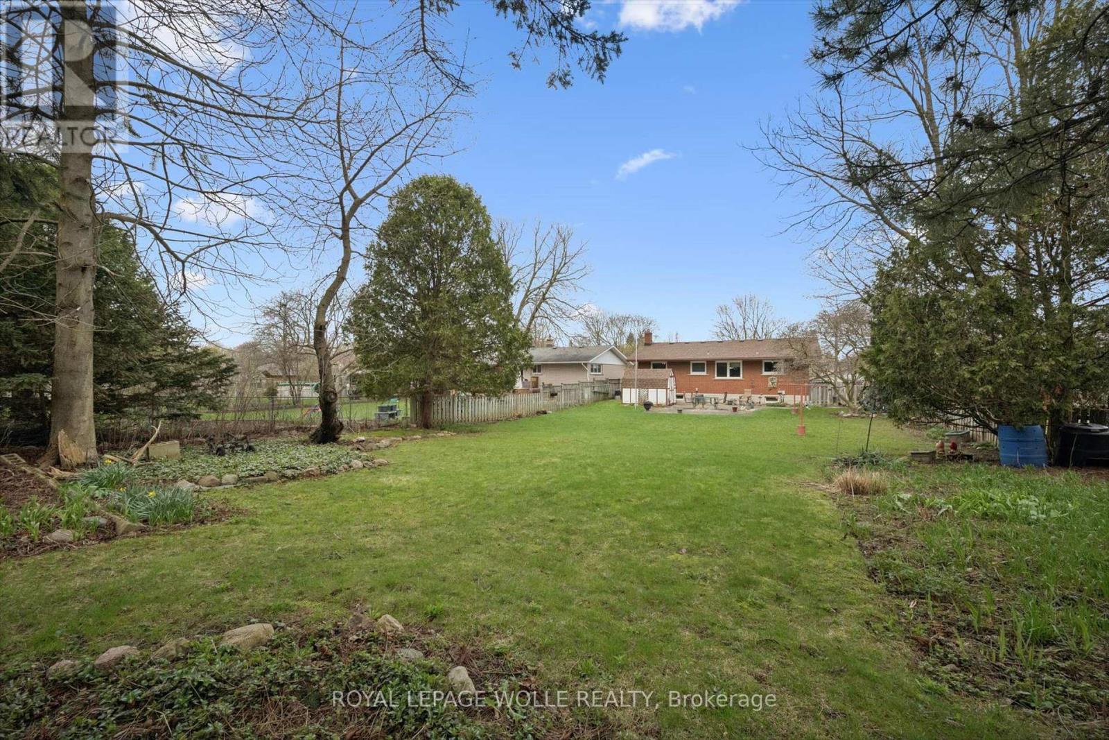 












106 RUSKVIEW ROAD

,
Kitchener,




Ontario
N2M4S3

