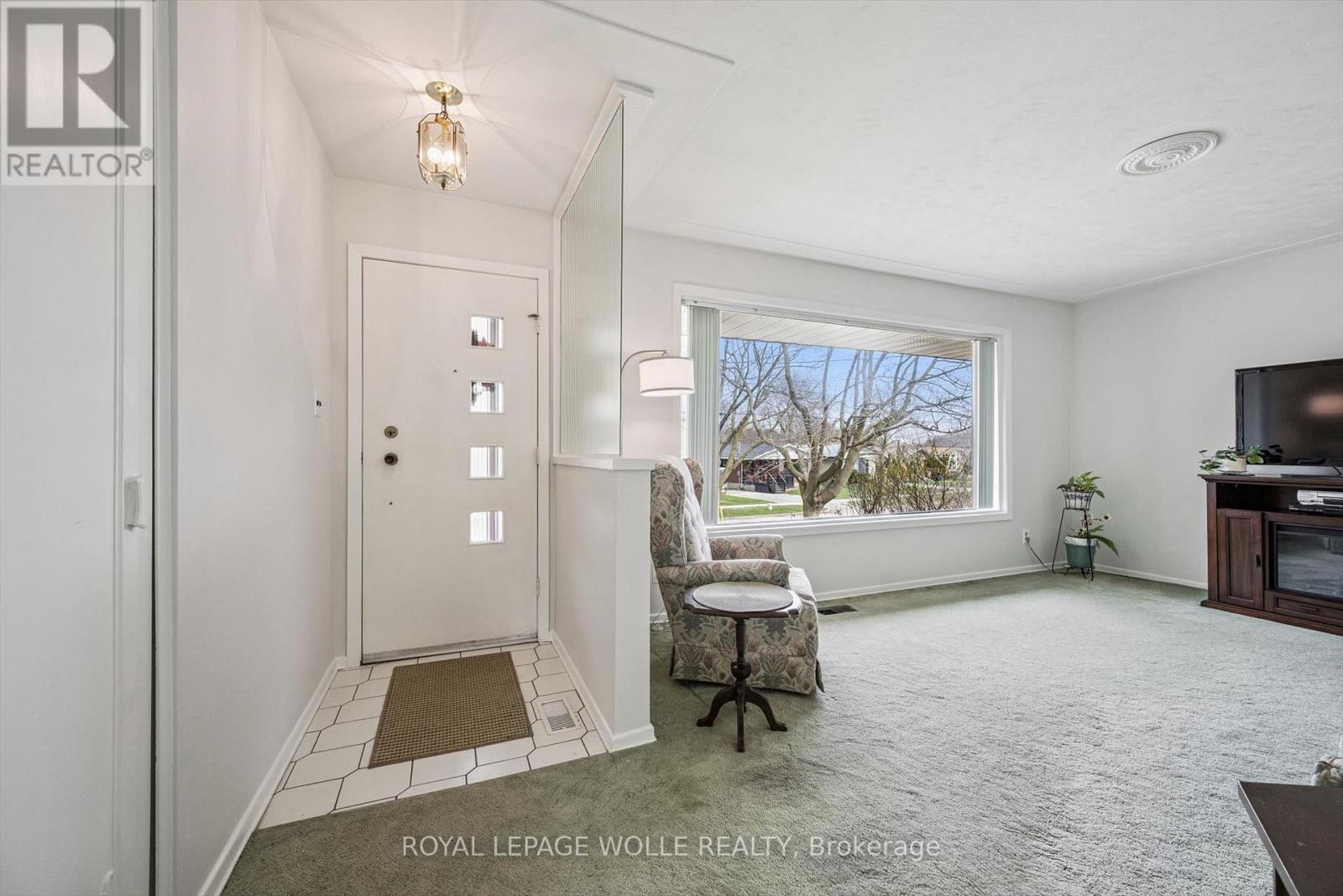 












106 RUSKVIEW ROAD

,
Kitchener,




Ontario
N2M4S3

