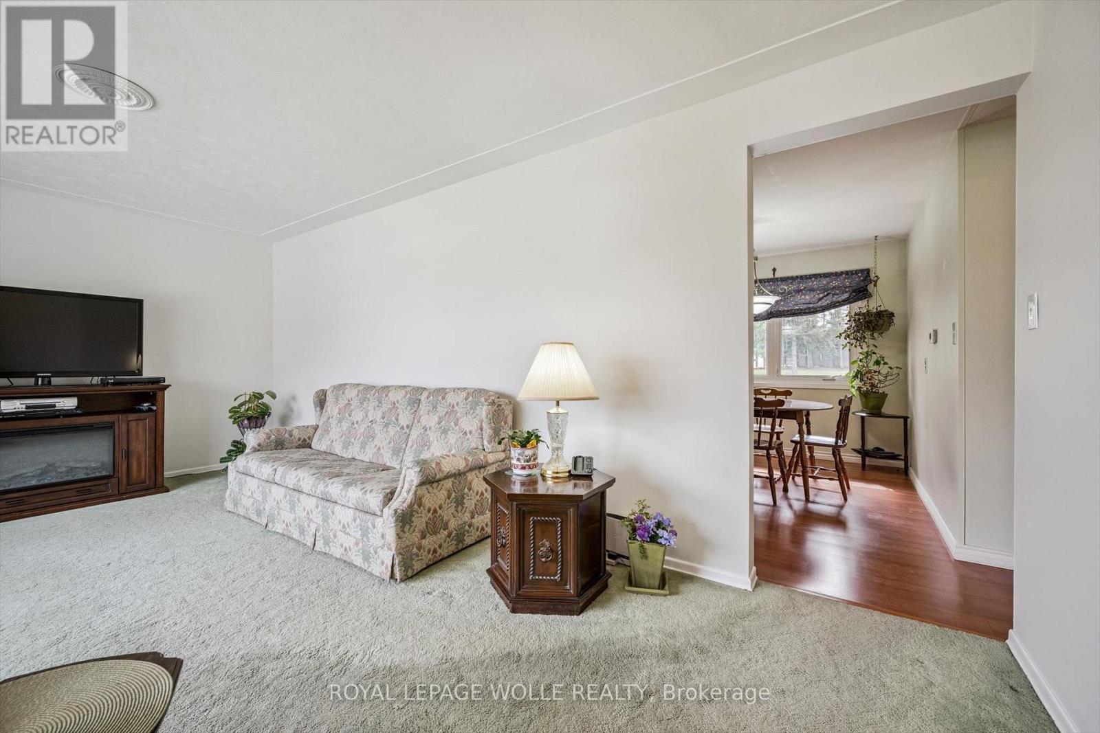 












106 RUSKVIEW ROAD

,
Kitchener,




Ontario
N2M4S3

