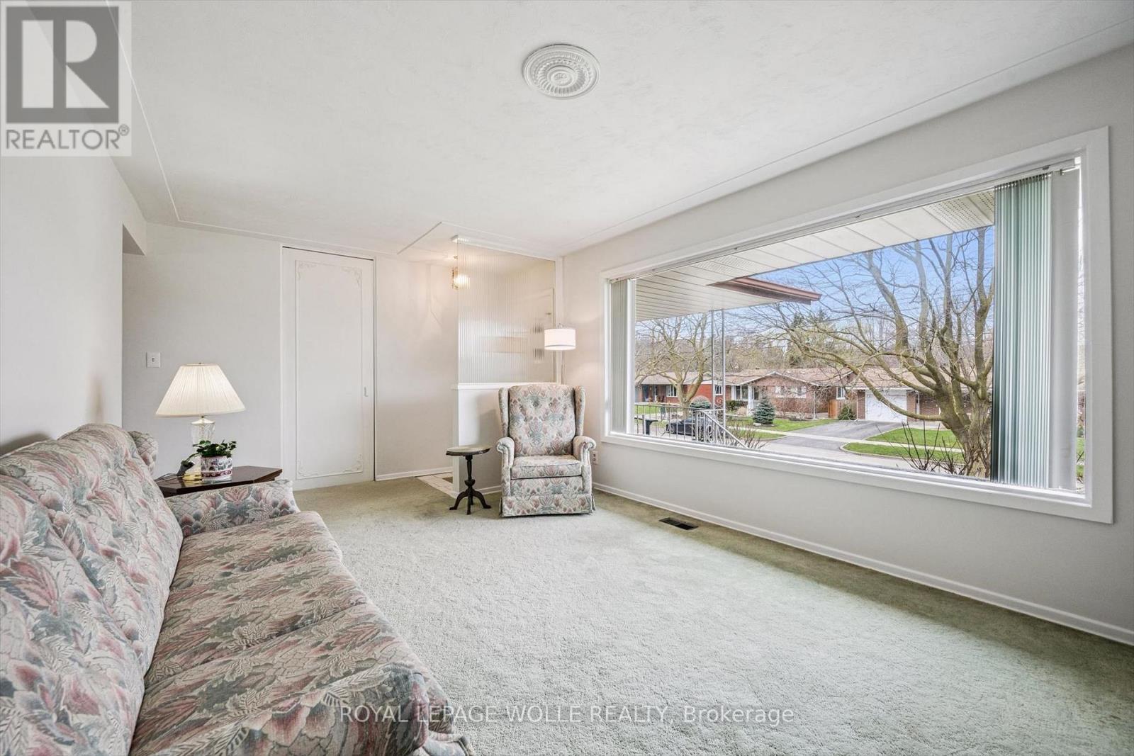 












106 RUSKVIEW ROAD

,
Kitchener,




Ontario
N2M4S3

