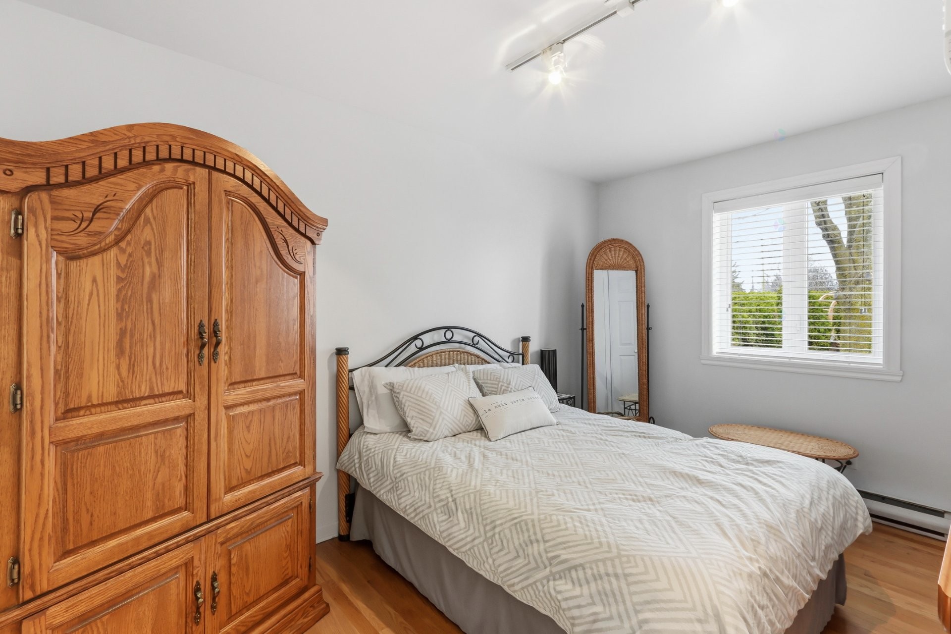 









825


Ch. Rhéaume

,
Saint-Michel,




QC
J0L2J0

