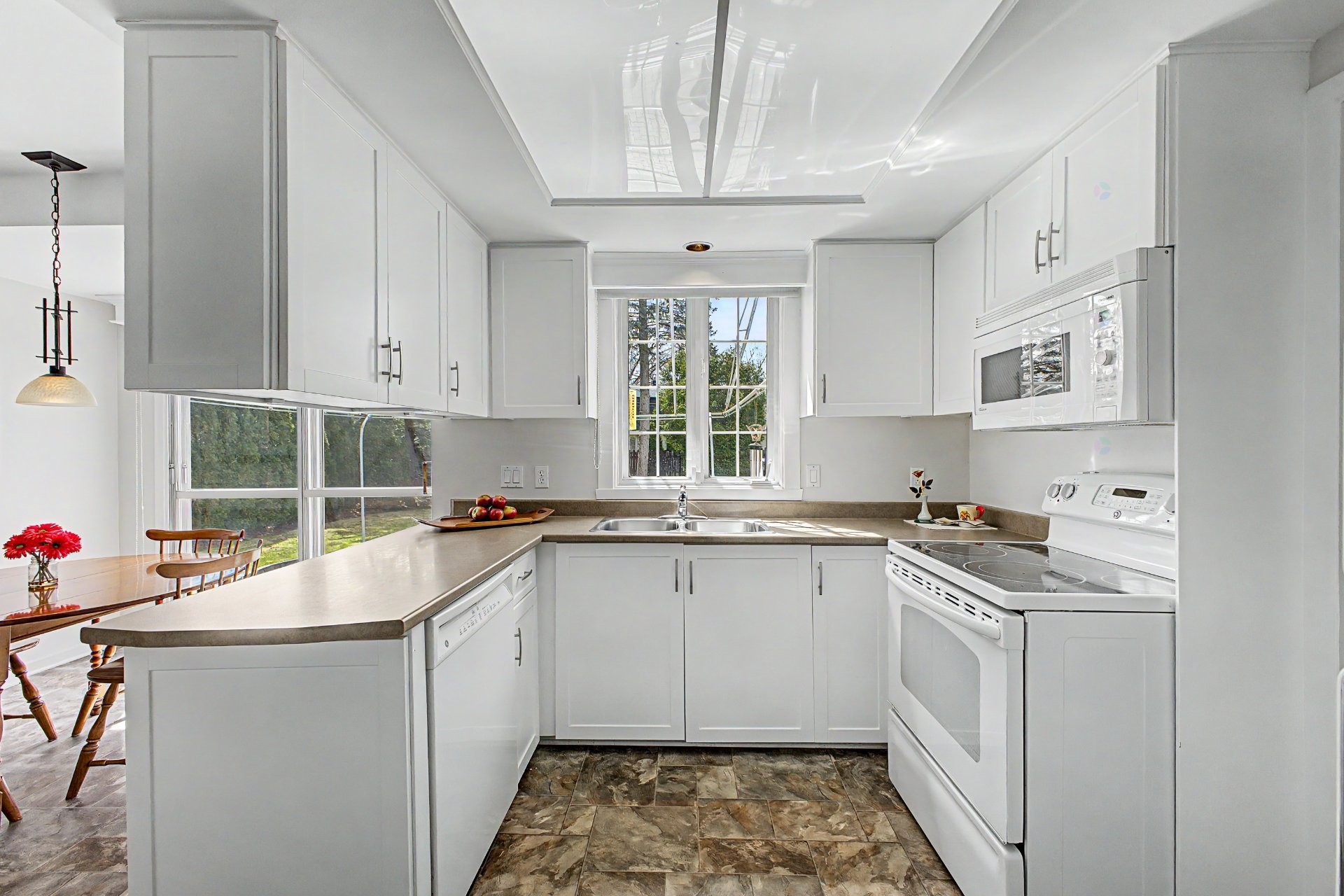 









266


Rue des Vosges

,
Saint-Lambert,




QC
J4S1M2

