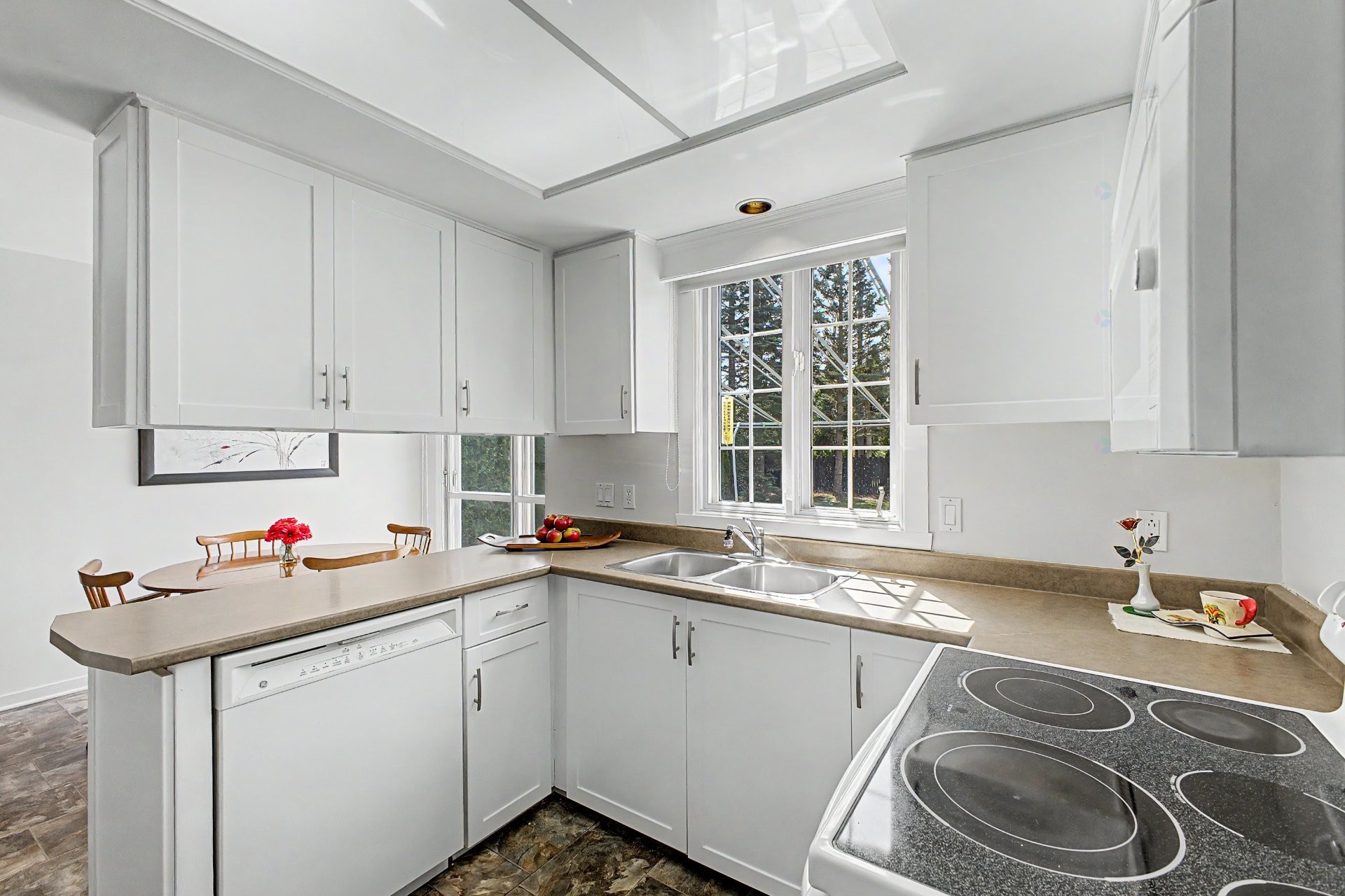 









266


Rue des Vosges

,
Saint-Lambert,




QC
J4S1M2

