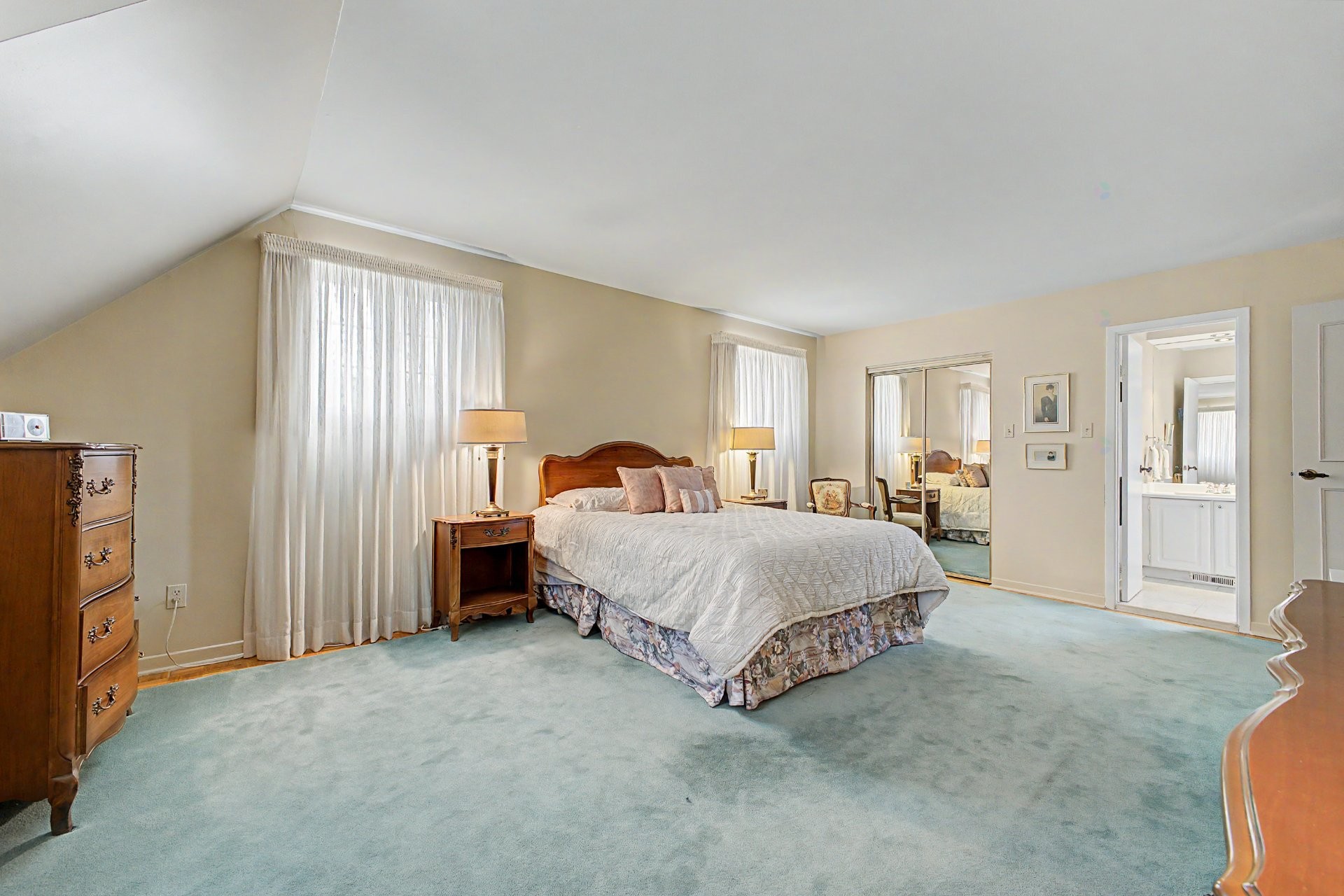 









266


Rue des Vosges

,
Saint-Lambert,




QC
J4S1M2

