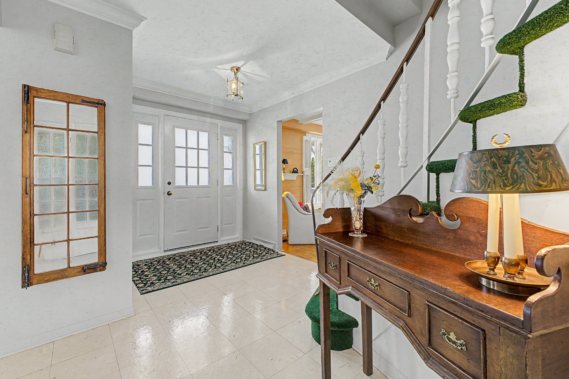 









266


Rue des Vosges

,
Saint-Lambert,




QC
J4S1M2

