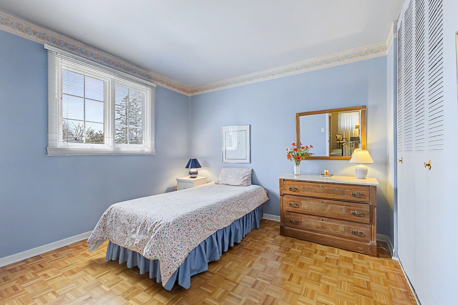 









266


Rue des Vosges

,
Saint-Lambert,




QC
J4S1M2

