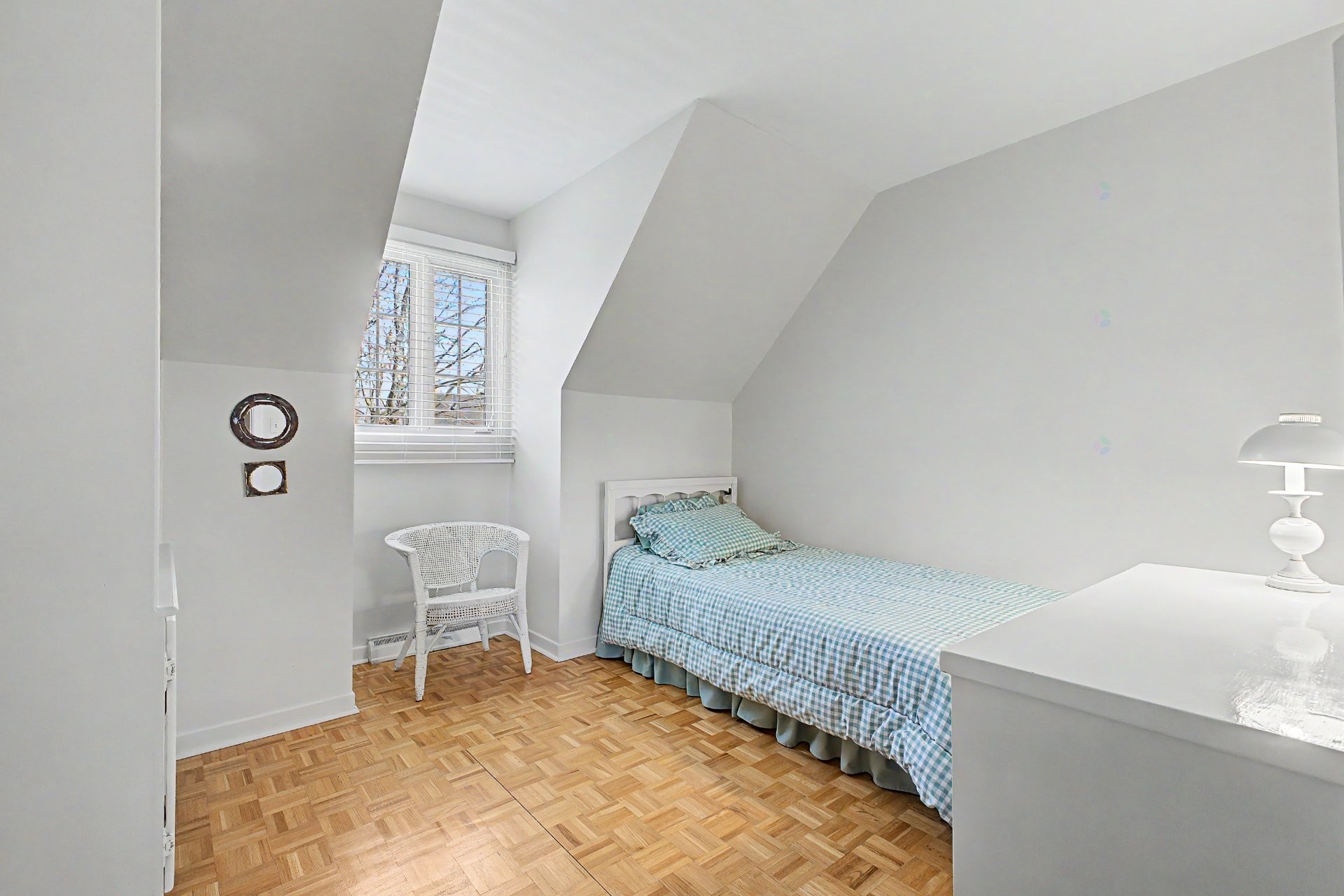 









266


Rue des Vosges

,
Saint-Lambert,




QC
J4S1M2

