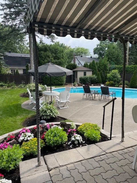 









266


Rue des Vosges

,
Saint-Lambert,




QC
J4S1M2

