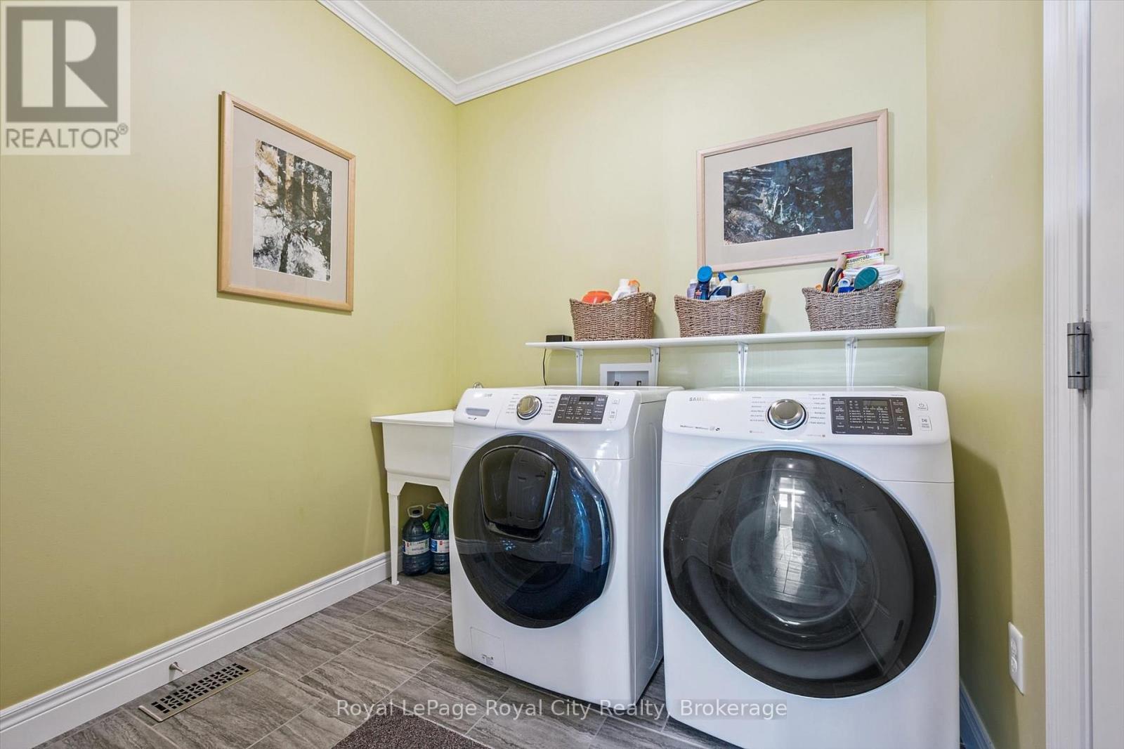 












1 - 39 KAY CRESCENT

,
Guelph (Pineridge/Westminster Woods),




Ontario
N1L0N5

