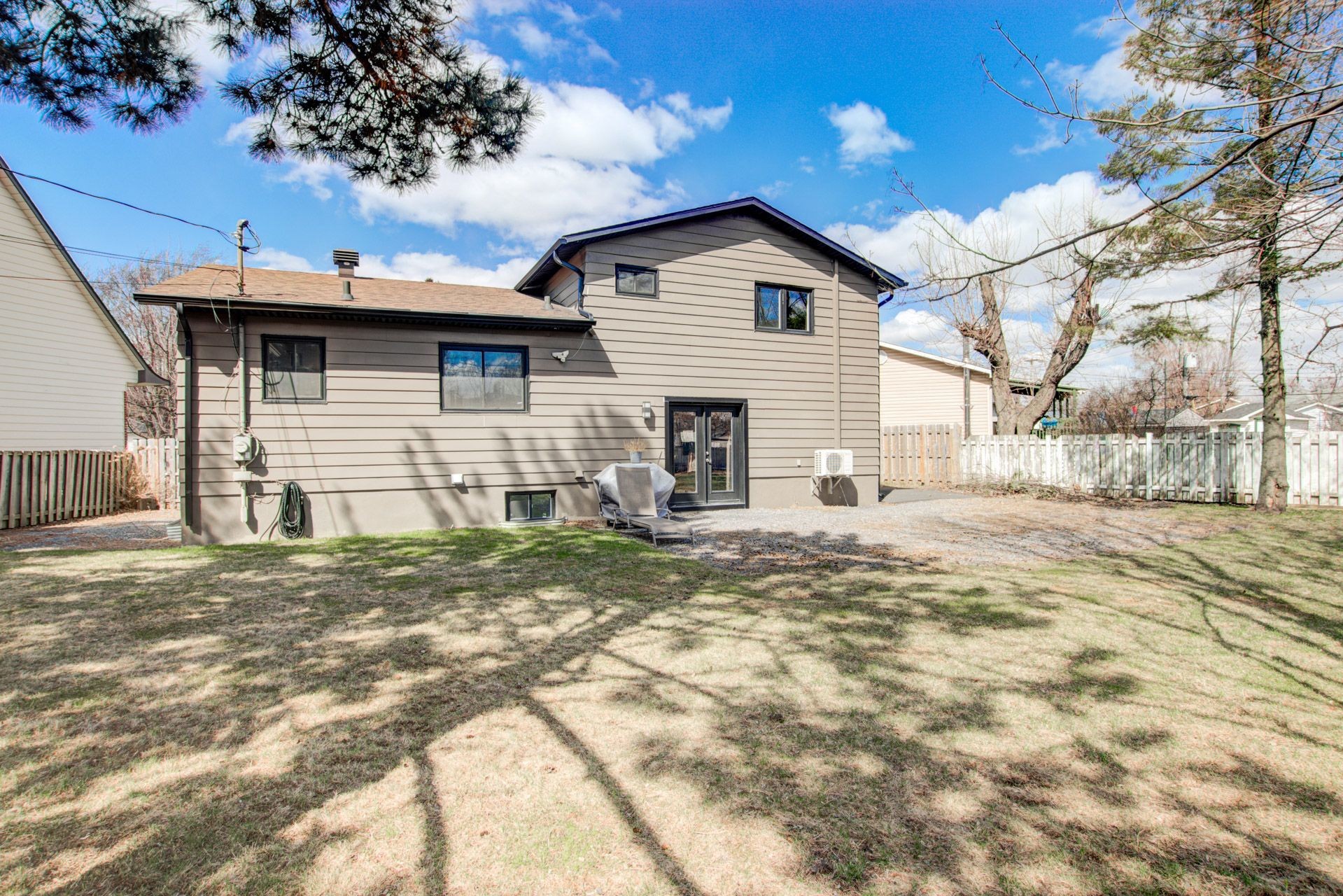 









2974


Rue Blais

,
Longueuil (Le Vieux-Longueuil),




QC
J4M1K6

