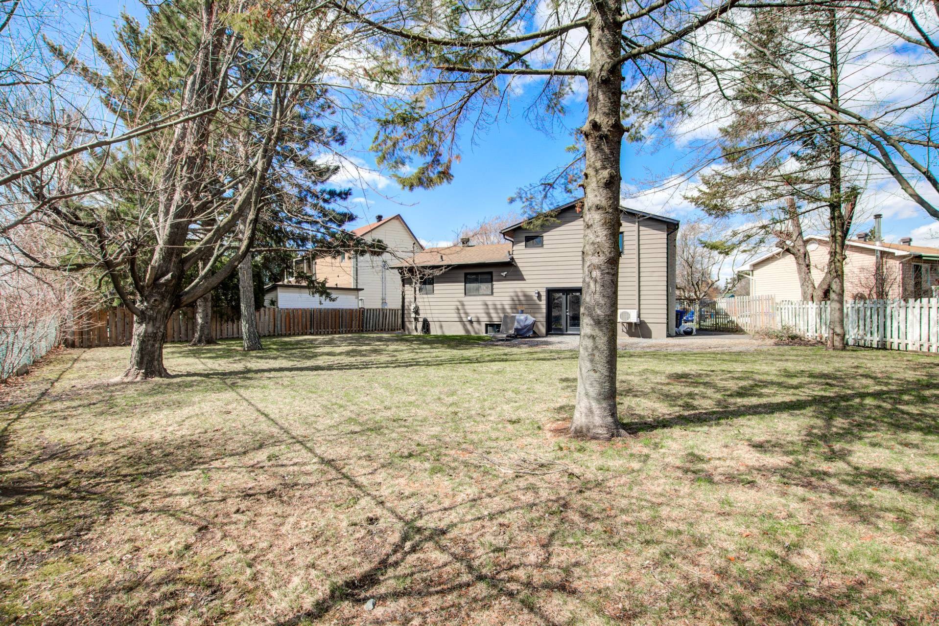 









2974


Rue Blais

,
Longueuil (Le Vieux-Longueuil),




QC
J4M1K6

