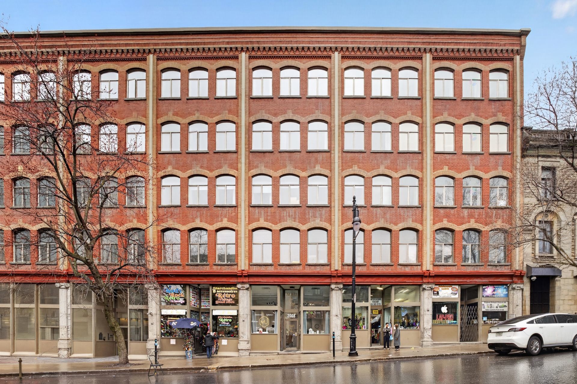 









2008


Boul. St-Laurent

,
Montréal (Ville-Marie),




QC
H2X2T2

