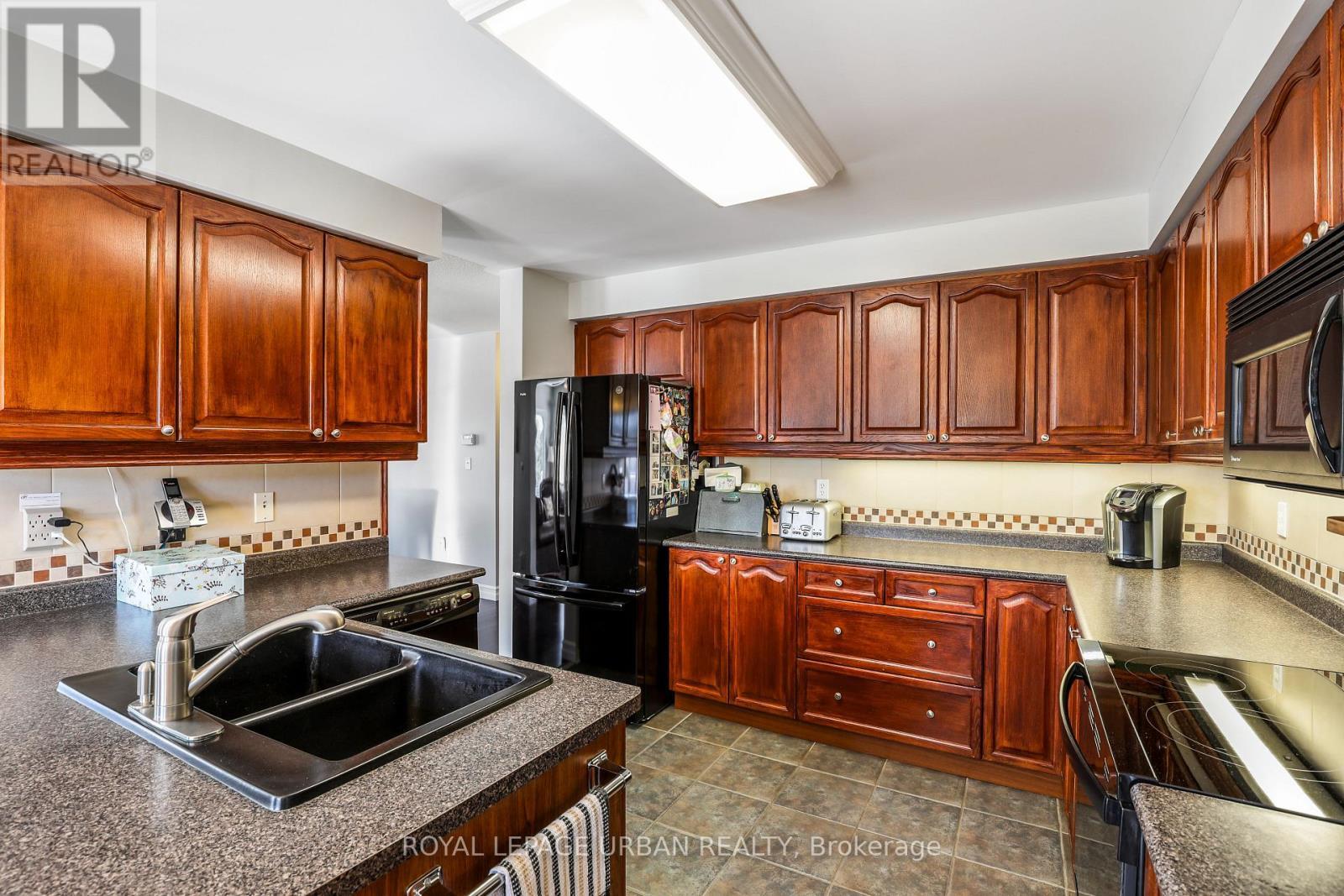 












1081 KESWICK COURT

,
Oshawa,




Ontario
L1K2V2

