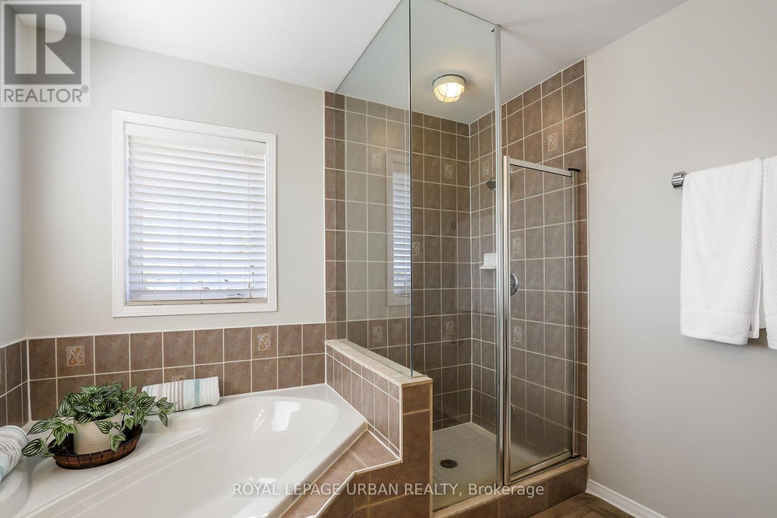 












1081 KESWICK COURT

,
Oshawa,




Ontario
L1K2V2

