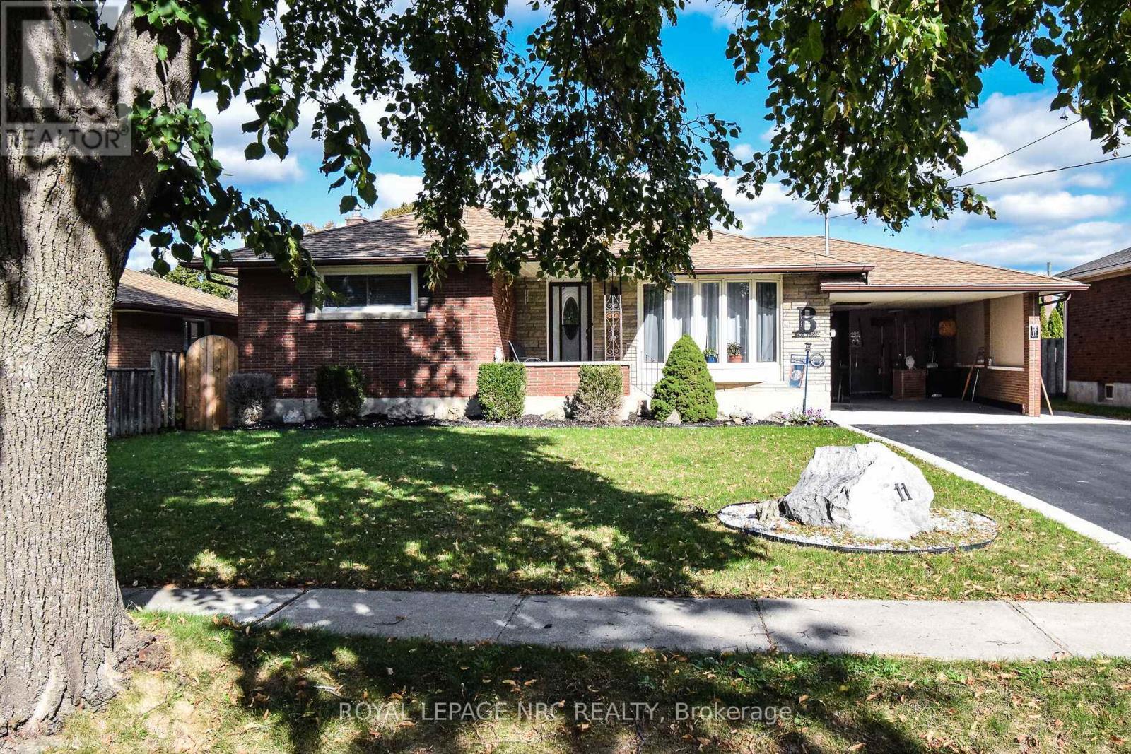 












11 GROSVENOR STREET

,
St. Catharines (Bunting/Linwell),




Ontario
L2M3E9

