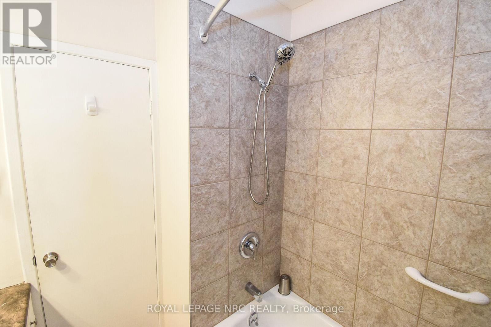 












11 GROSVENOR STREET

,
St. Catharines (Bunting/Linwell),




Ontario
L2M3E9

