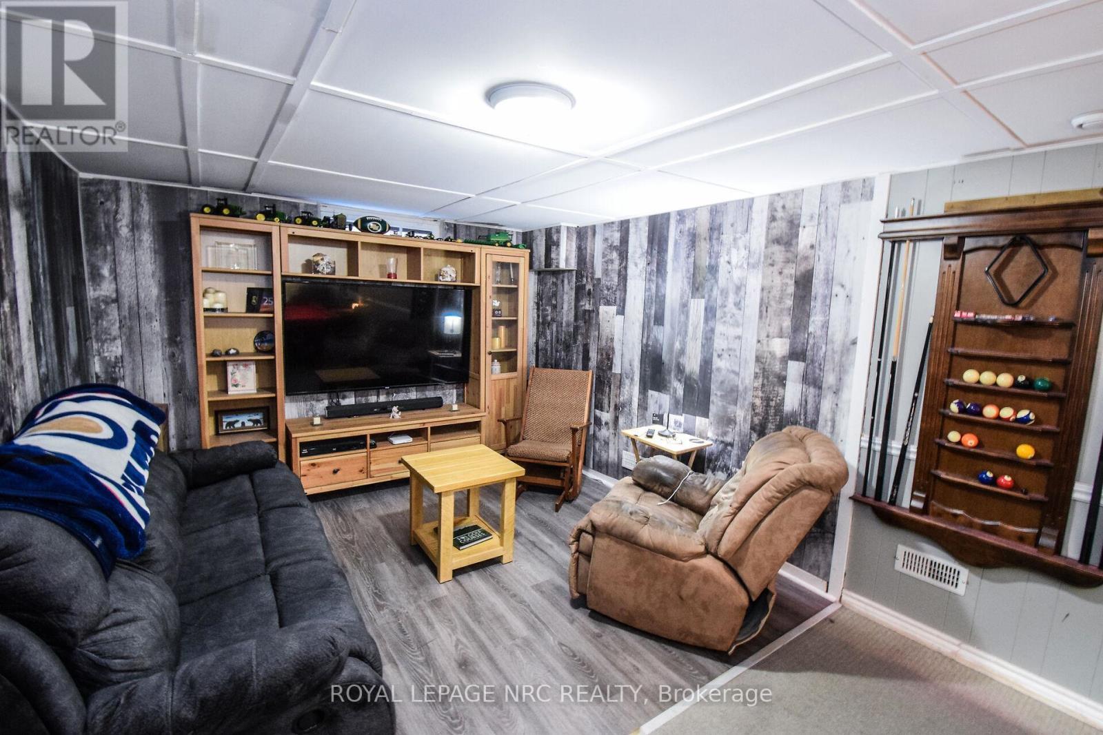 












11 GROSVENOR STREET

,
St. Catharines (Bunting/Linwell),




Ontario
L2M3E9

