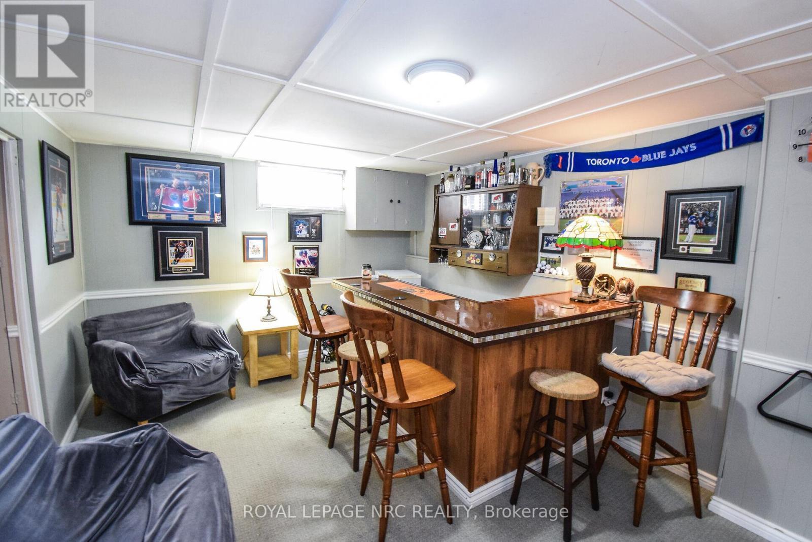 












11 GROSVENOR STREET

,
St. Catharines (Bunting/Linwell),




Ontario
L2M3E9

