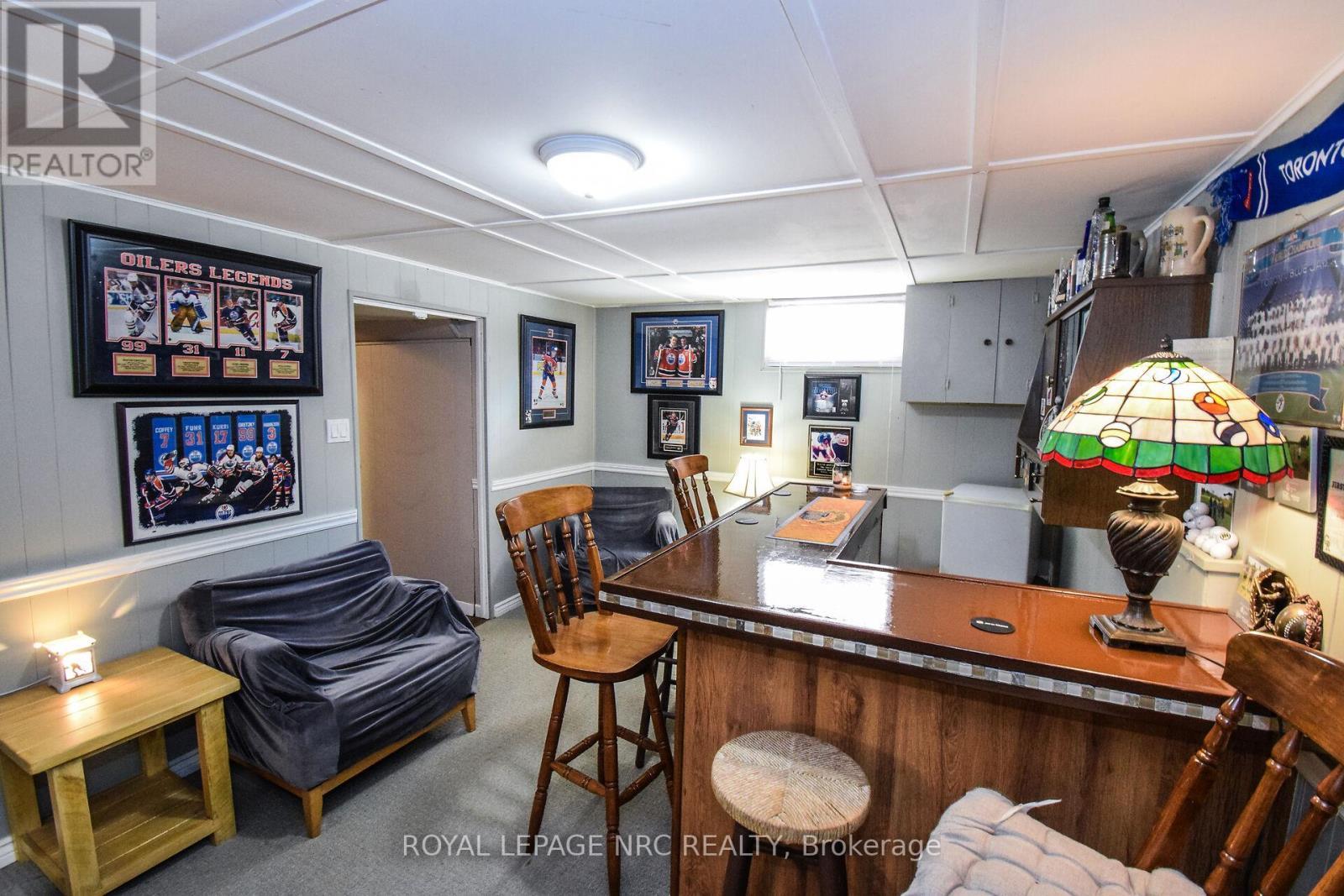 












11 GROSVENOR STREET

,
St. Catharines (Bunting/Linwell),




Ontario
L2M3E9

