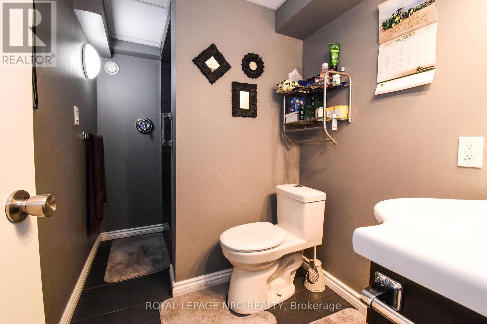 












11 GROSVENOR STREET

,
St. Catharines (Bunting/Linwell),




Ontario
L2M3E9

