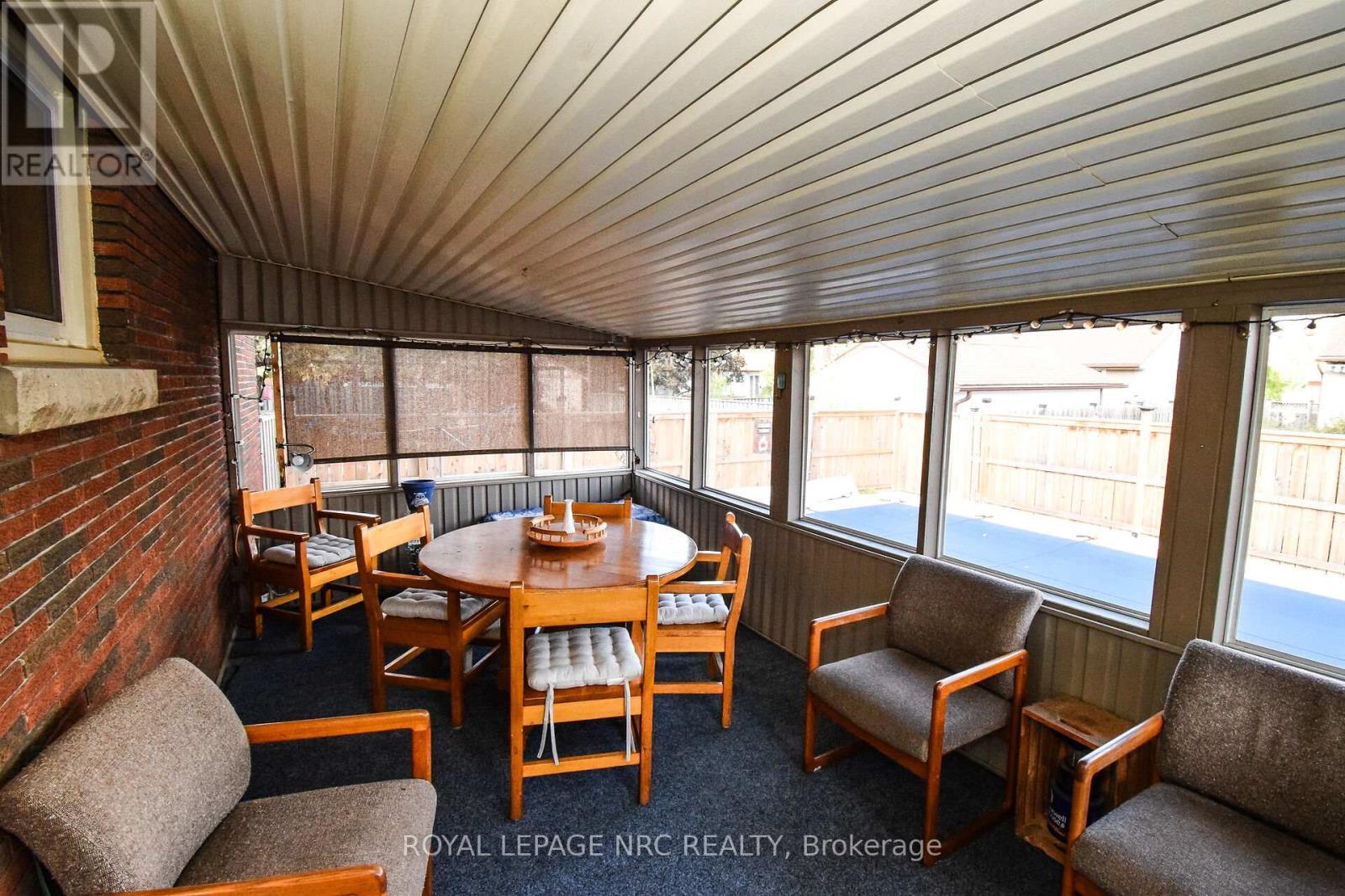 












11 GROSVENOR STREET

,
St. Catharines (Bunting/Linwell),




Ontario
L2M3E9

