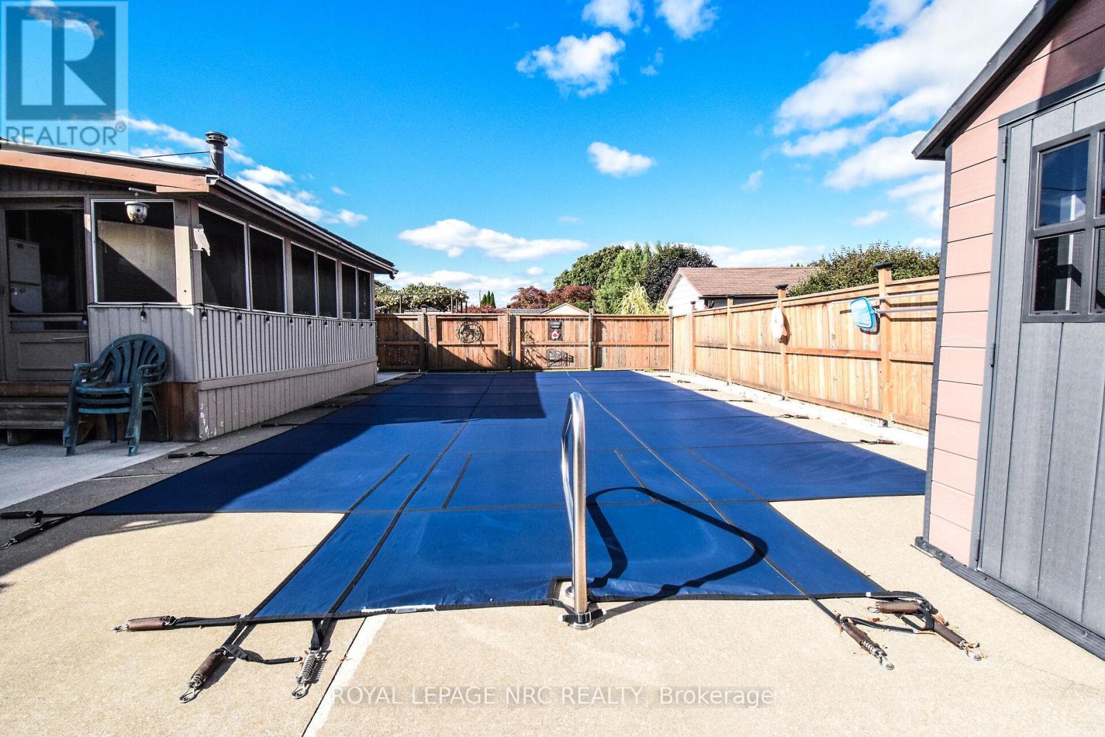 












11 GROSVENOR STREET

,
St. Catharines (Bunting/Linwell),




Ontario
L2M3E9

