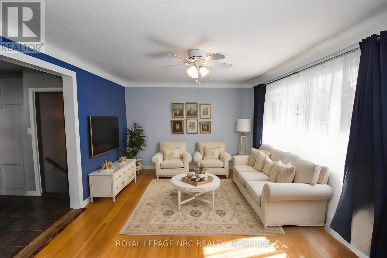 












11 GROSVENOR STREET

,
St. Catharines (Bunting/Linwell),




Ontario
L2M3E9

