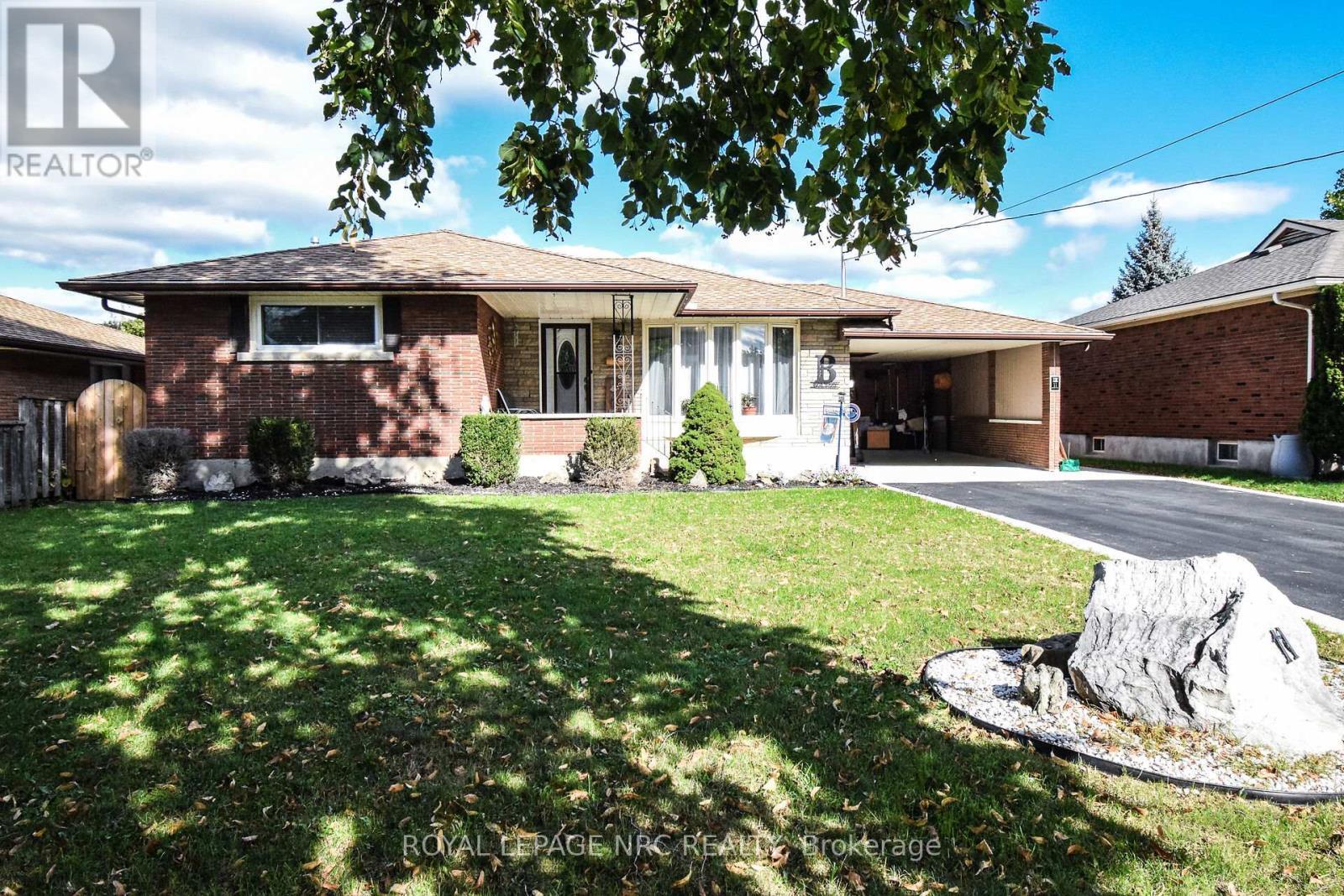 












11 GROSVENOR STREET

,
St. Catharines (Bunting/Linwell),




Ontario
L2M3E9

