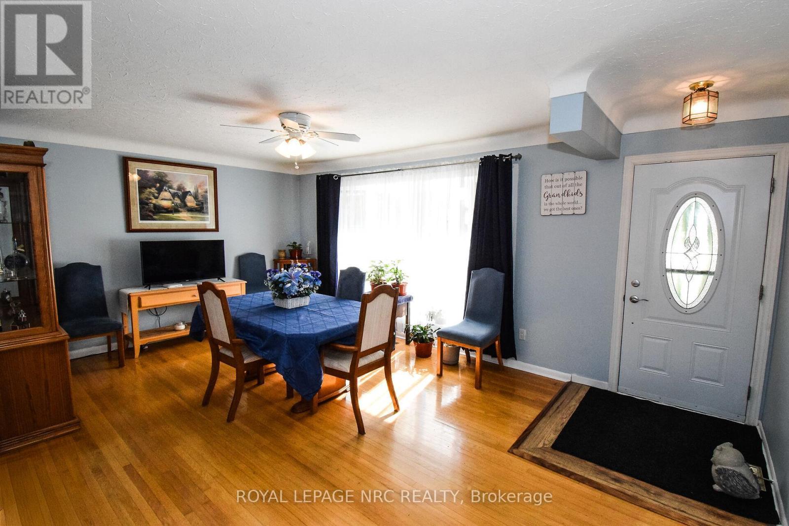 












11 GROSVENOR STREET

,
St. Catharines (Bunting/Linwell),




Ontario
L2M3E9

