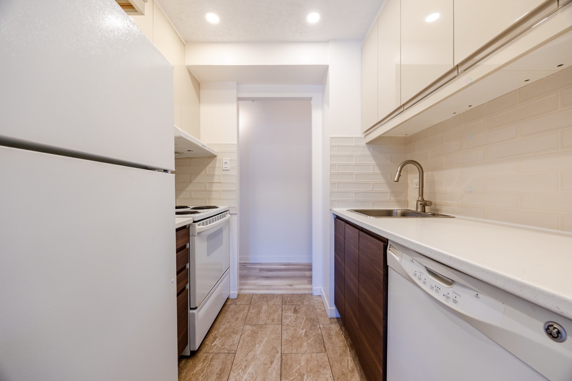 









3470


Rue Simpson

, 902,
Montréal (Ville-Marie),




QC
H3G2J5

