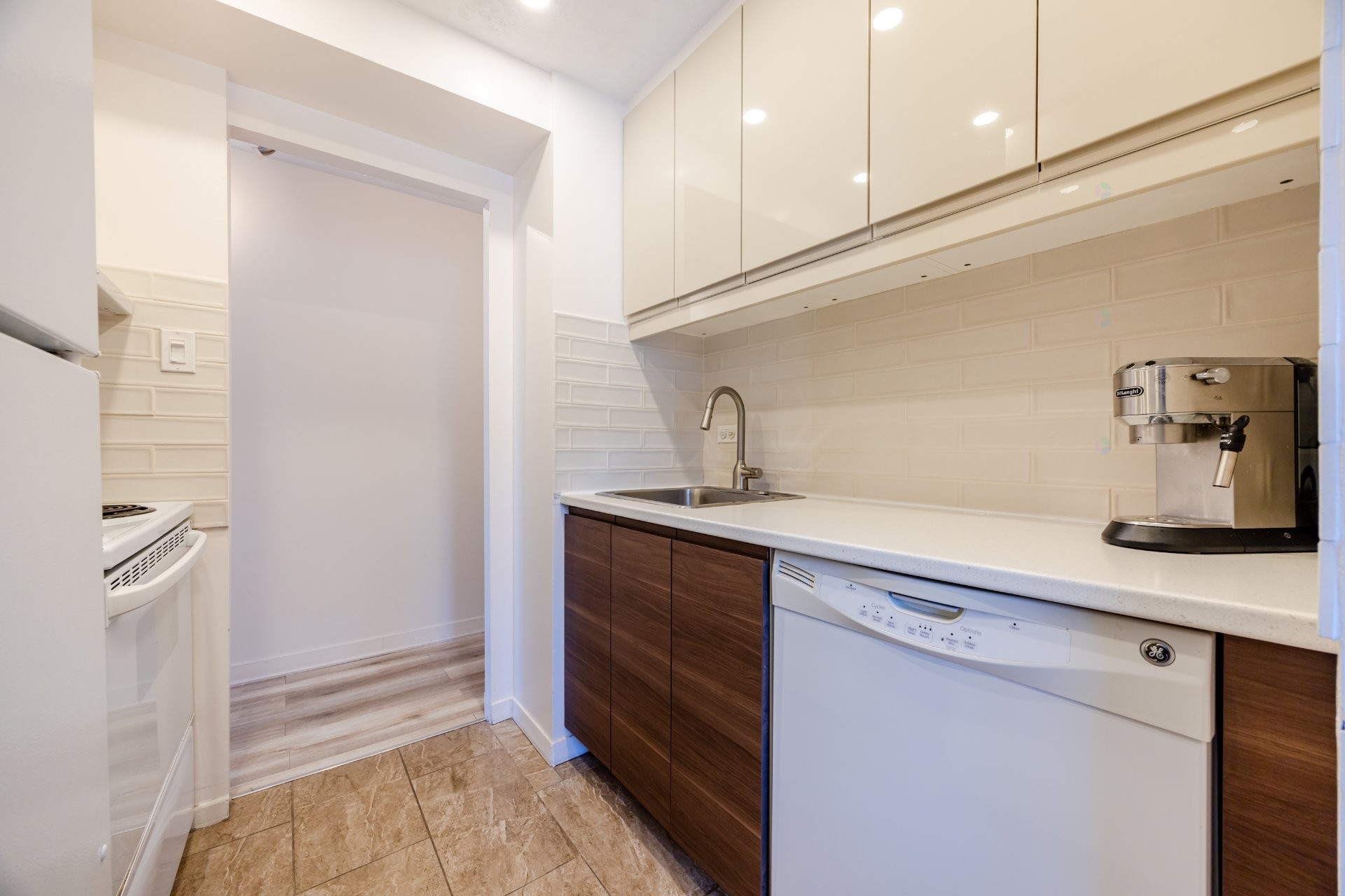









3470


Rue Simpson

, 902,
Montréal (Ville-Marie),




QC
H3G2J5

