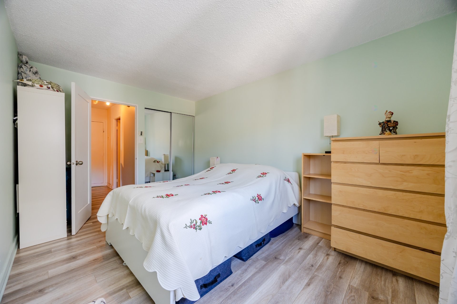 









3470


Rue Simpson

, 902,
Montréal (Ville-Marie),




QC
H3G2J5

