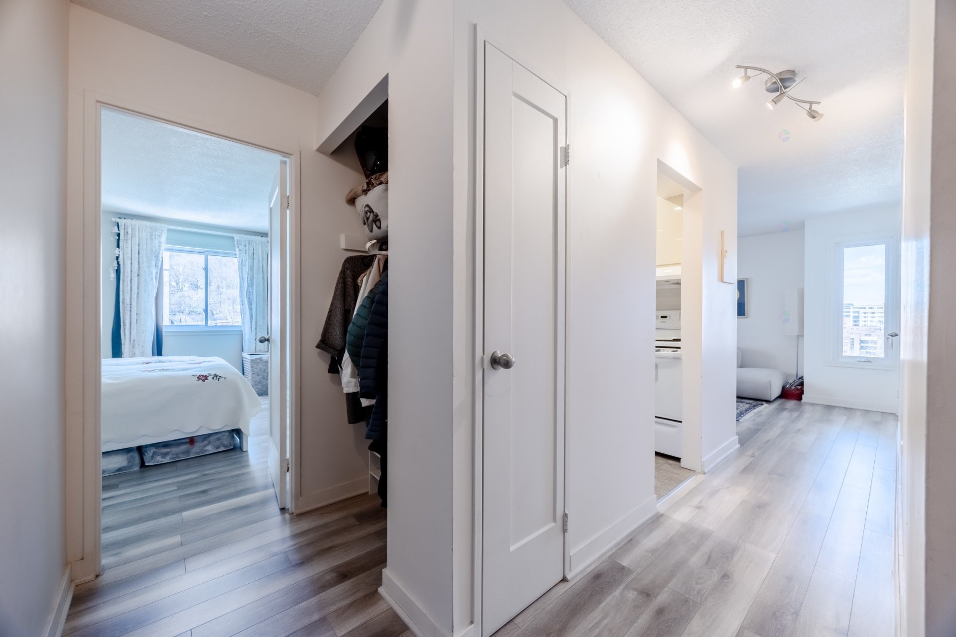 









3470


Rue Simpson

, 902,
Montréal (Ville-Marie),




QC
H3G2J5

