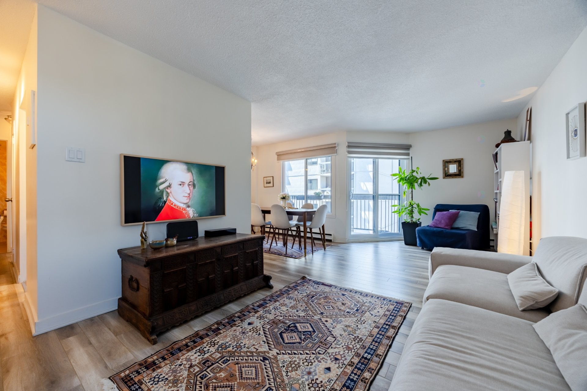 









3470


Rue Simpson

, 902,
Montréal (Ville-Marie),




QC
H3G2J5

