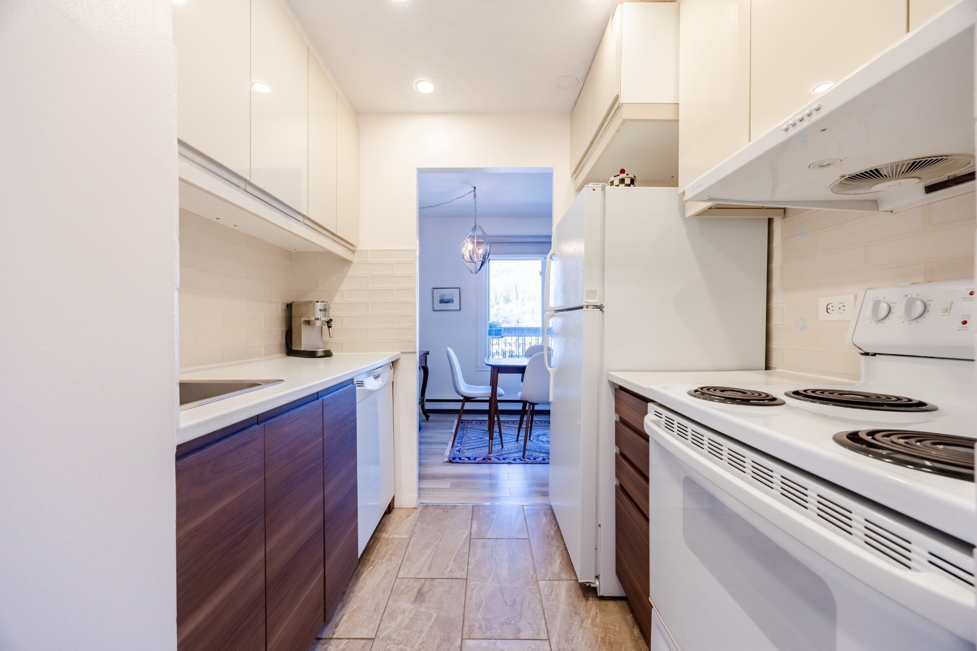 









3470


Rue Simpson

, 902,
Montréal (Ville-Marie),




QC
H3G2J5

