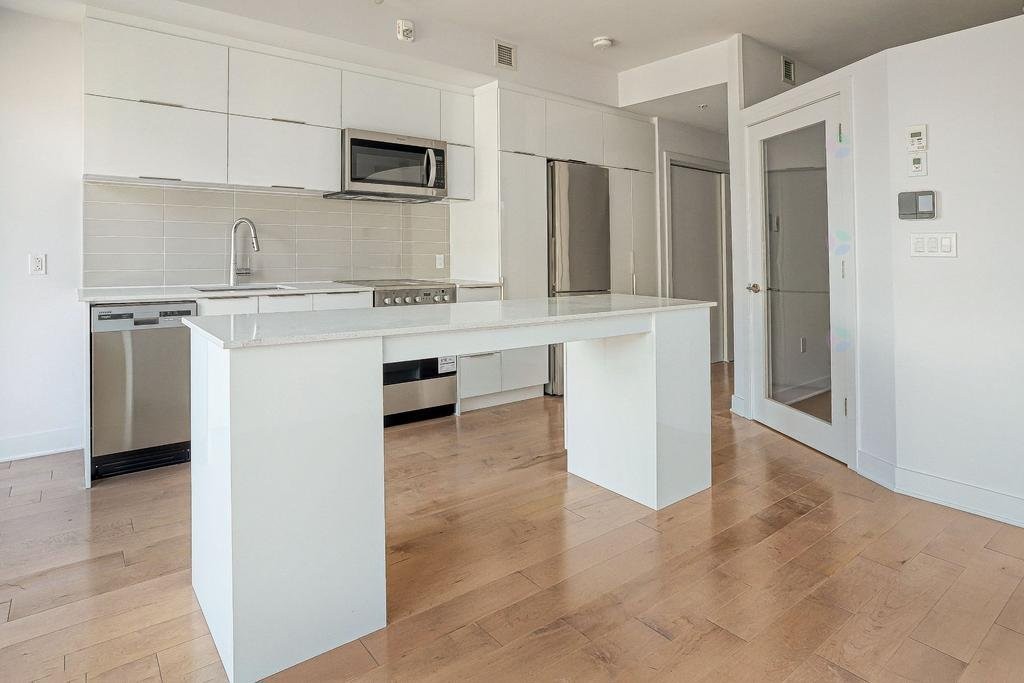 









2100


Boul. St-Laurent

, 601,
Montréal (Ville-Marie),




QC
H2X0E4

