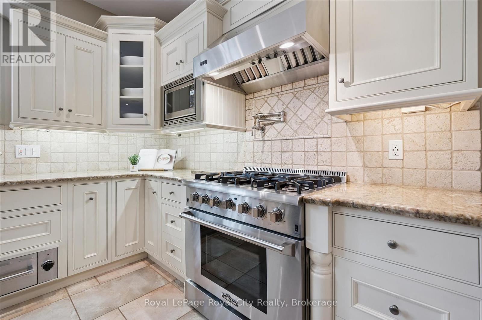 












66 GRANGE STREET

,
Guelph (St. George's),




Ontario
N1E2V2

