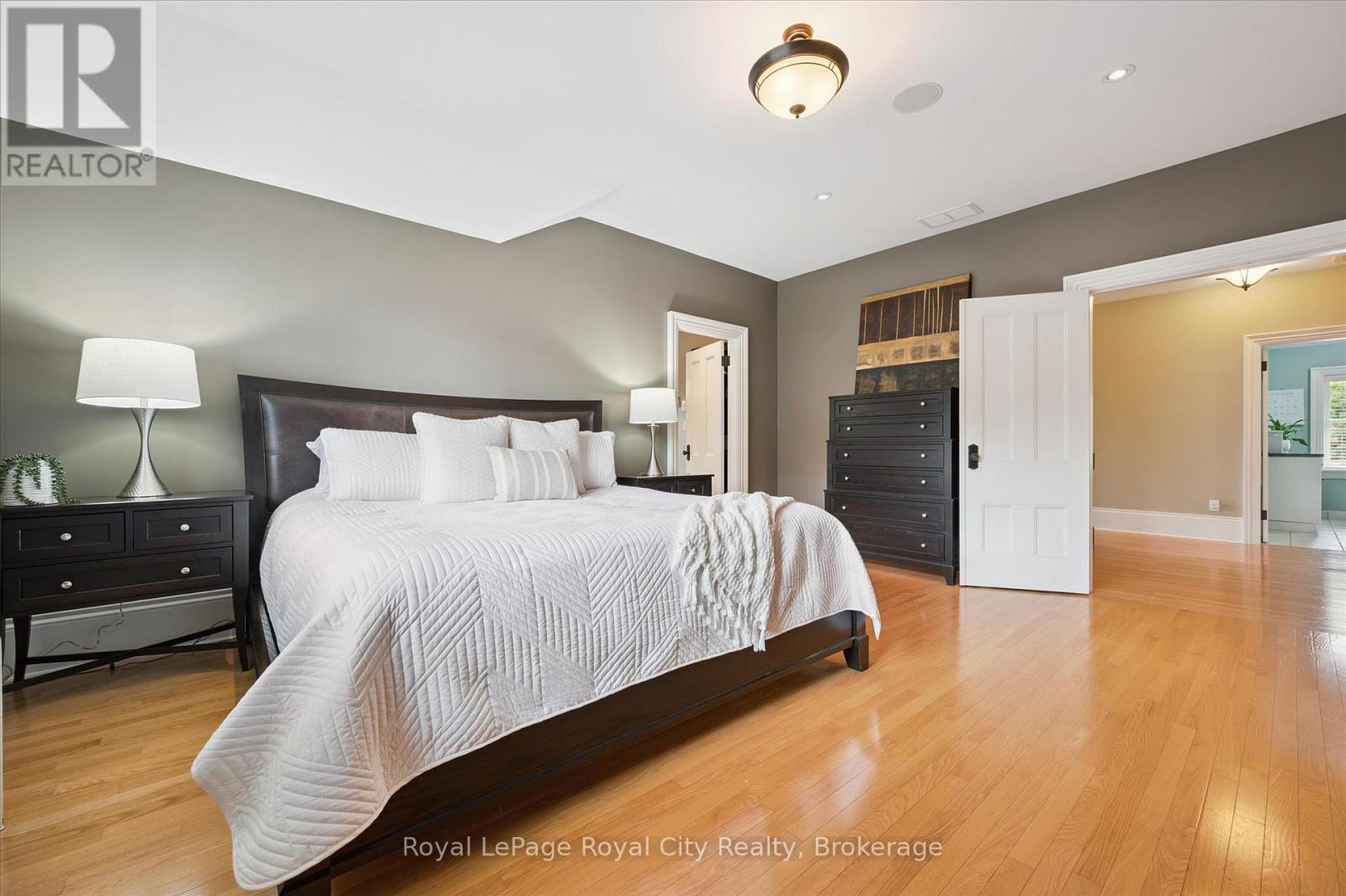 












66 GRANGE STREET

,
Guelph (St. George's),




Ontario
N1E2V2

