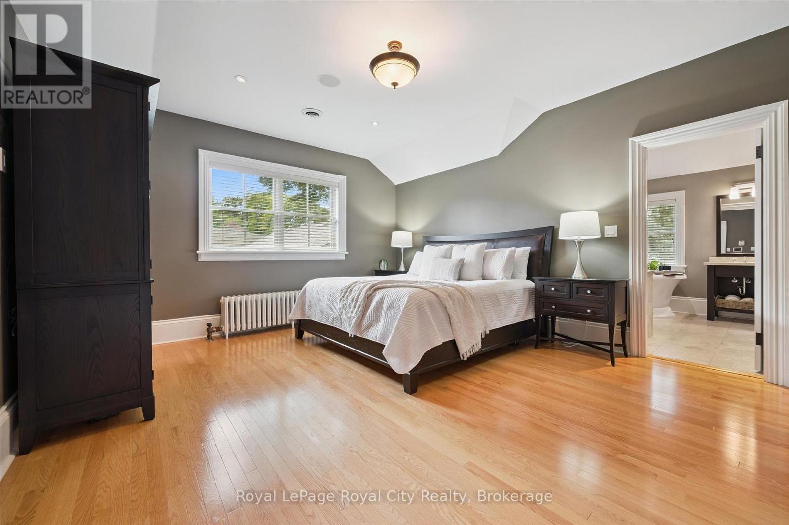 












66 GRANGE STREET

,
Guelph (St. George's),




Ontario
N1E2V2

