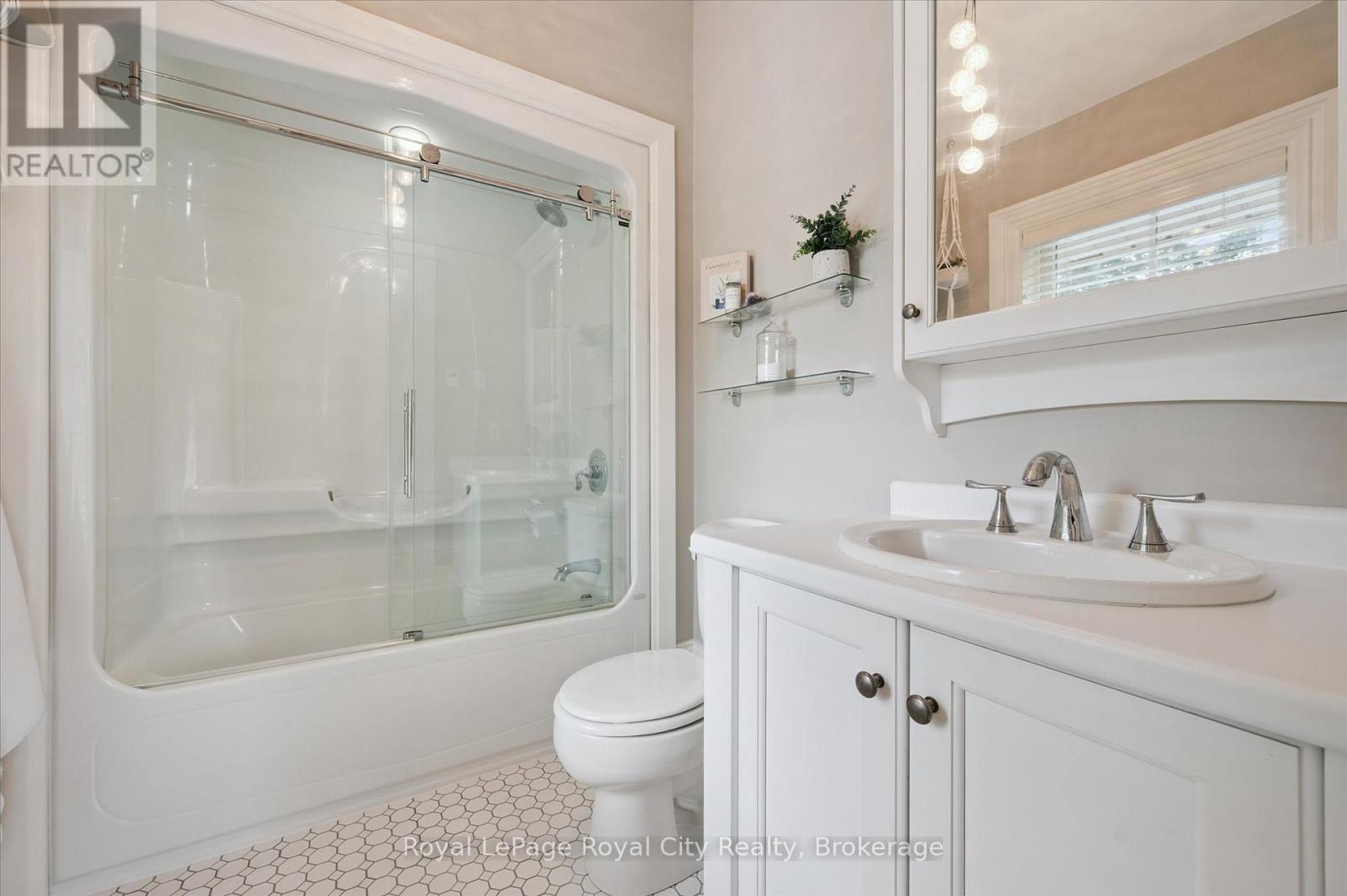 












66 GRANGE STREET

,
Guelph (St. George's),




Ontario
N1E2V2


