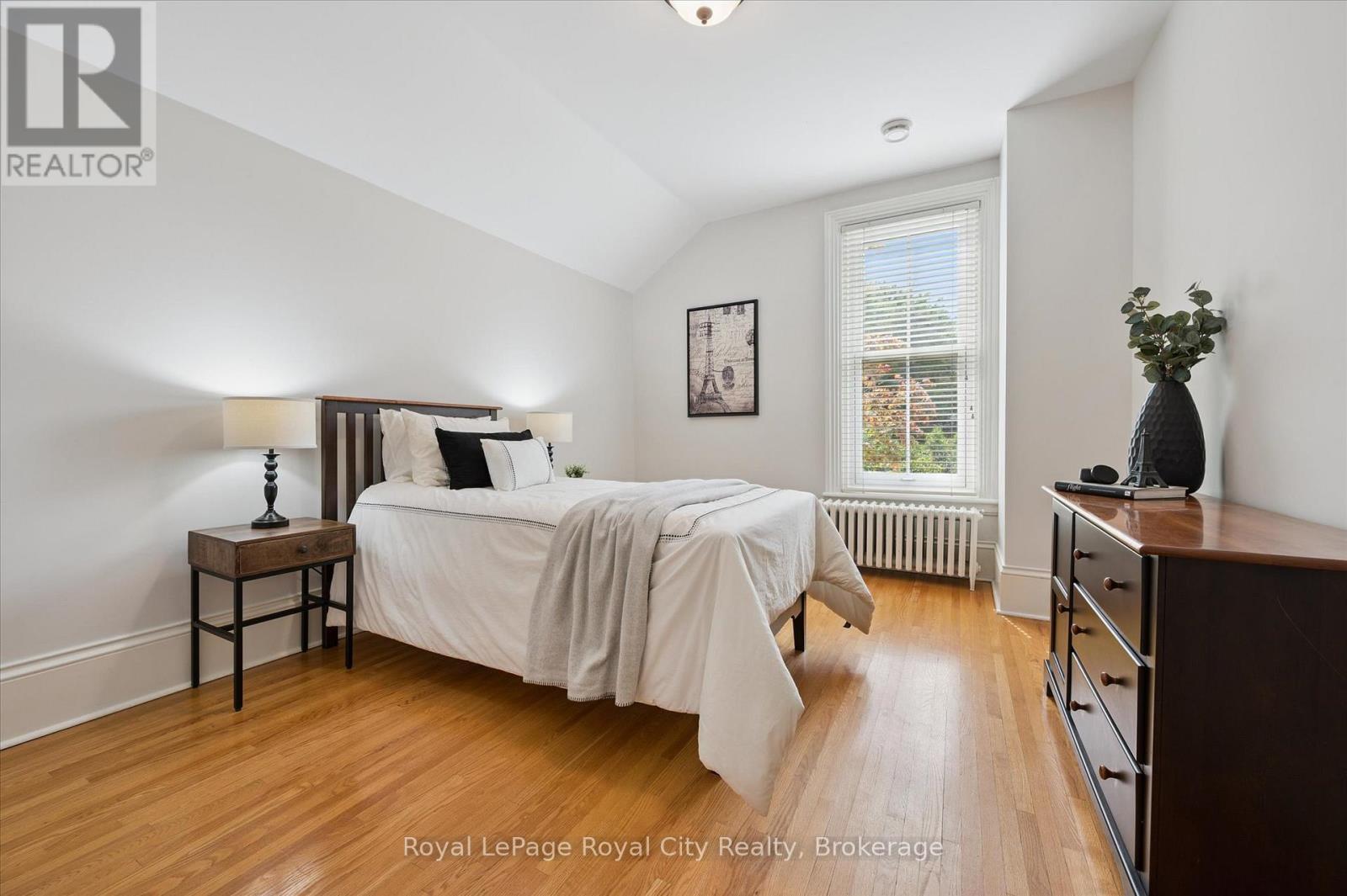 












66 GRANGE STREET

,
Guelph (St. George's),




Ontario
N1E2V2

