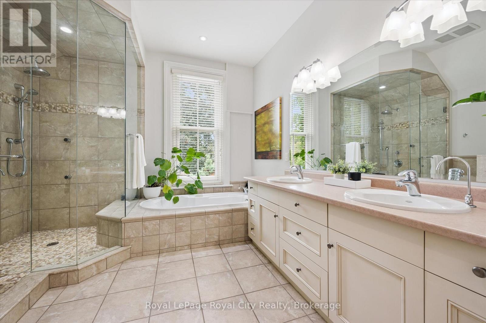 












66 GRANGE STREET

,
Guelph (St. George's),




Ontario
N1E2V2


