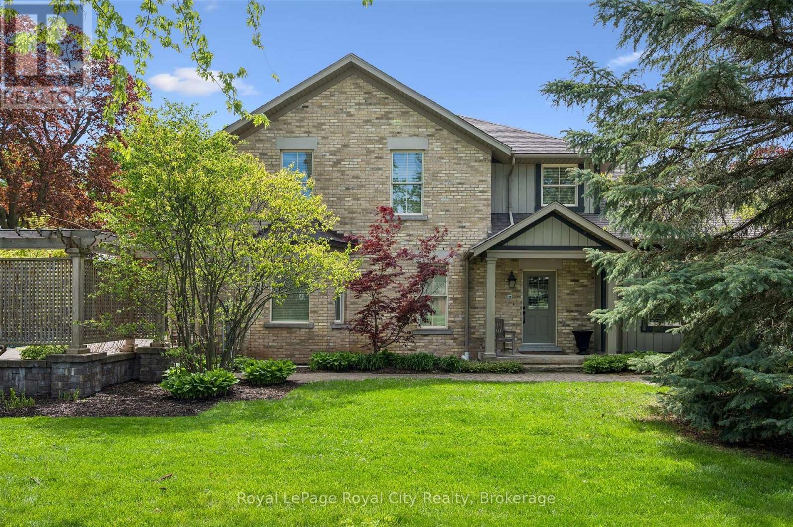












66 GRANGE STREET

,
Guelph (St. George's),




Ontario
N1E2V2

