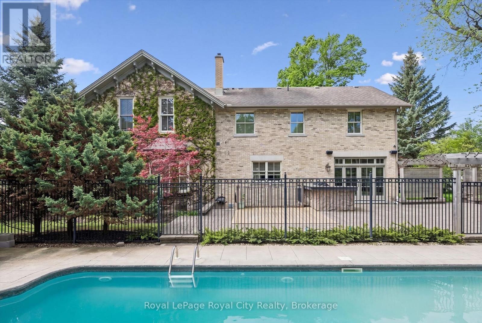 












66 GRANGE STREET

,
Guelph (St. George's),




Ontario
N1E2V2

